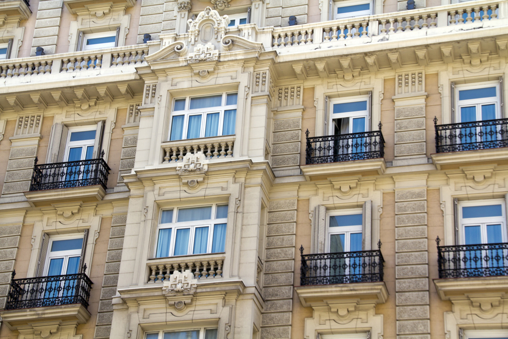 Guías para comprar una vivienda en Madrid: documentación, trámites y consejos.